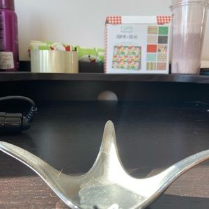 Umbra ring/jewelry holder